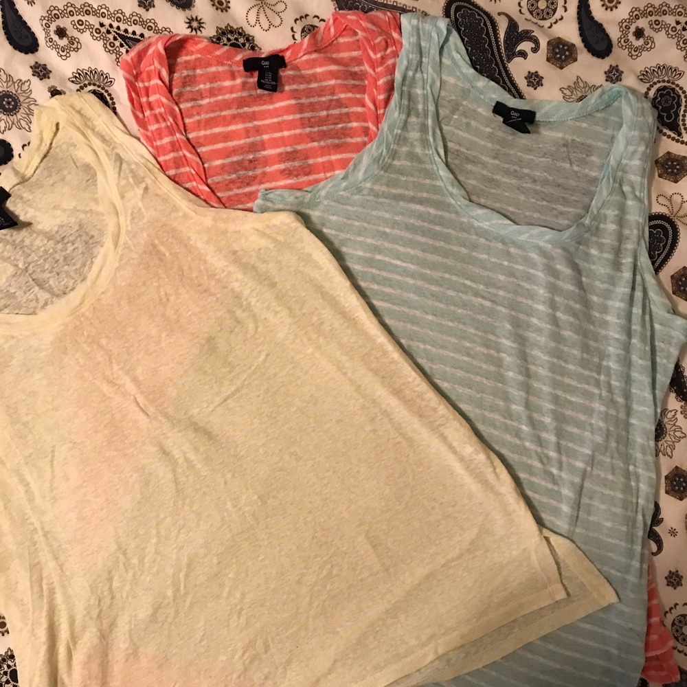 Set of 3 Gap lightweight pastel tanks.